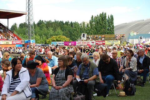 Katso suurempi versio kuvasta Lähetysseurat Vantaan 2016 juhlilla. Kuva Paula Laajalahti