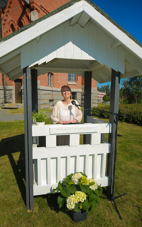 Katso suurempi versio kuvasta Viittomakielen tulkkaus